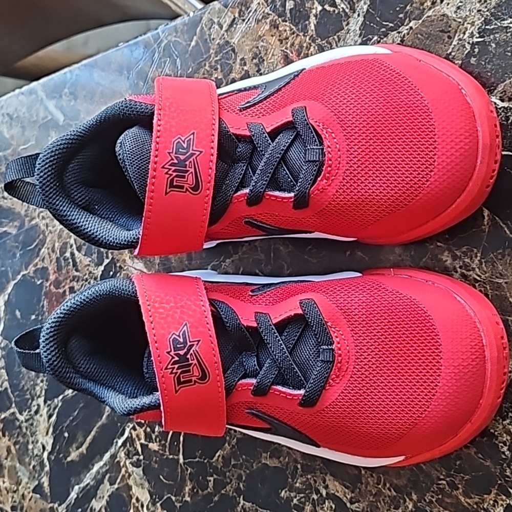 Nike sneakers 11c